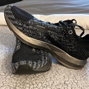 Brooks running shoes, levitate 3